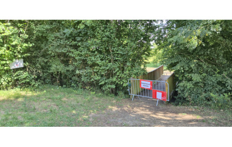 Passerelle interdite au public